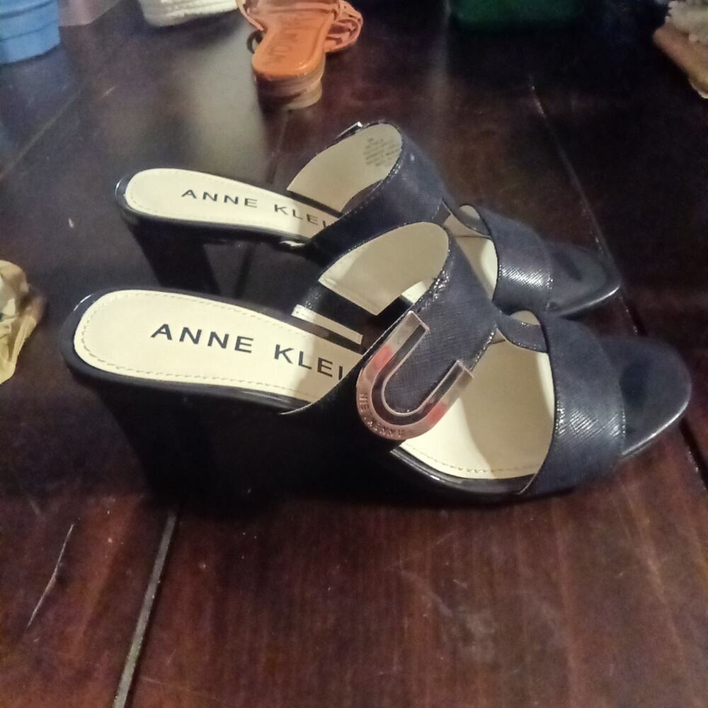 Anne Klein Mia Block Heel Sandals In Navy Sz. 9 M - Picture 2 of 7